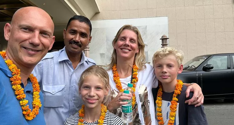 Noleggio Auto Privata con Autista e Guida in India